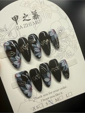 Black Floral Press-On Nails Small